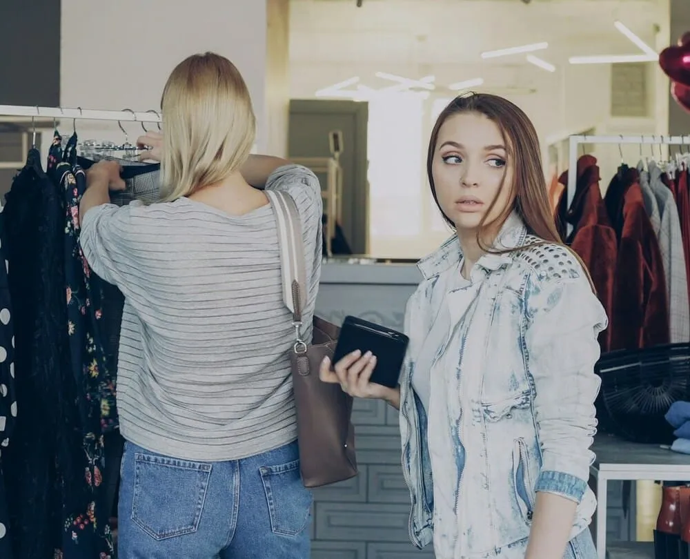 Apa Itu Shoplifting? Pengertian, Dampak, dan Cara Mencegahnya